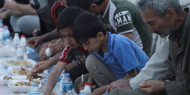 إفطار جماعي بين الحطام